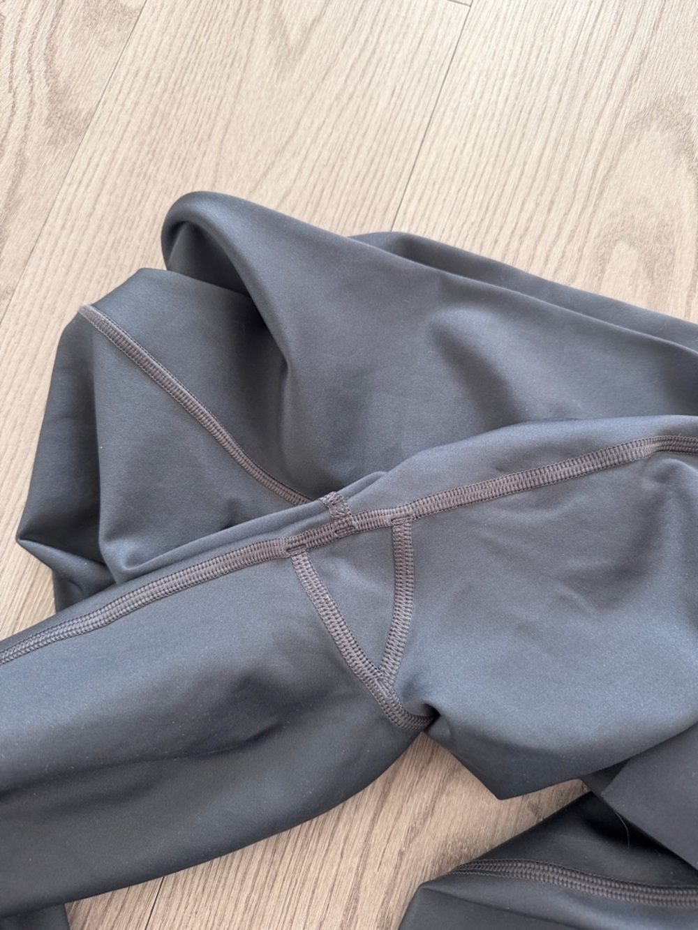 ALO Airlift Leggings - Picture 6 of 8